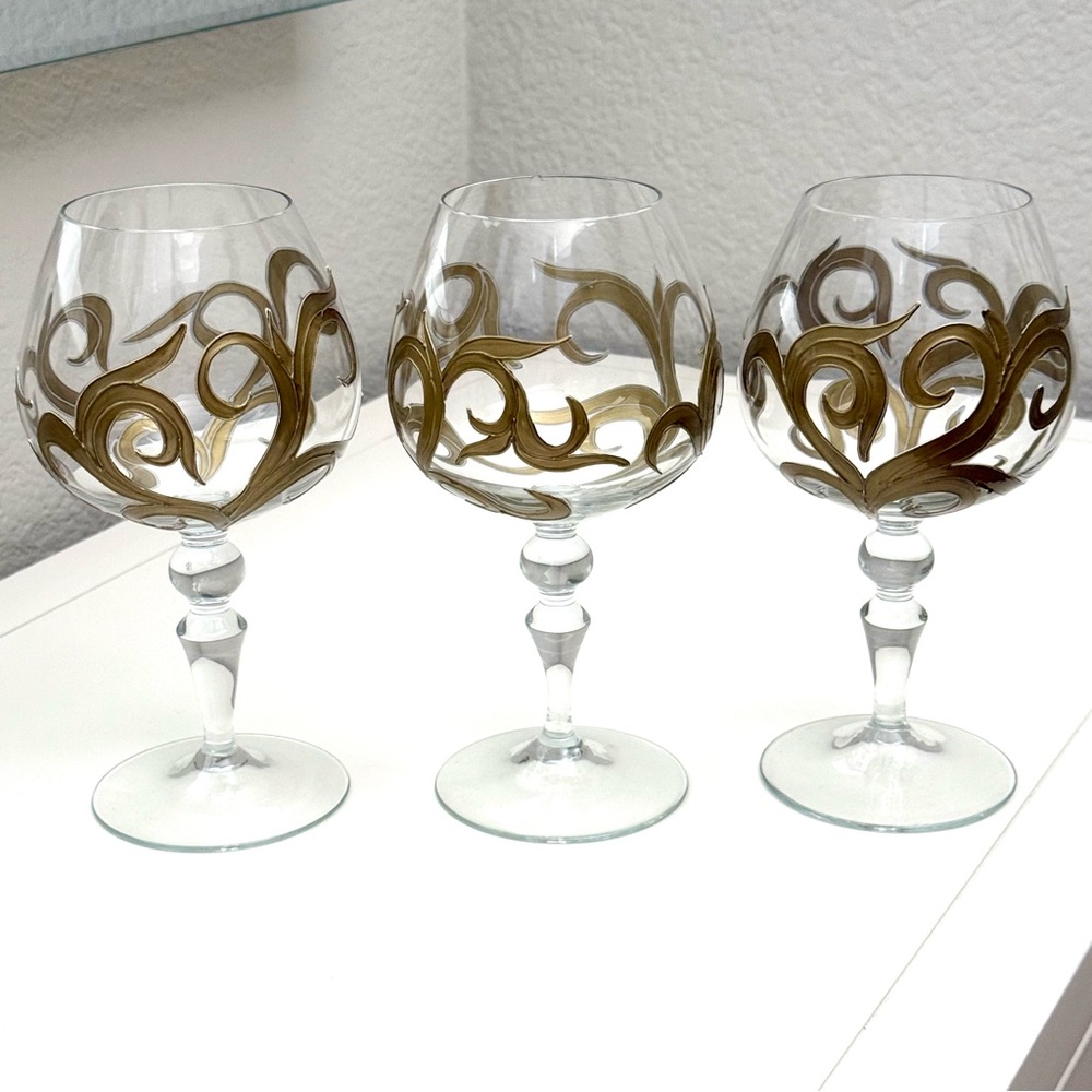 Elegant Gold Swirl Wine Glasses Set Hand Painted Scrollwork